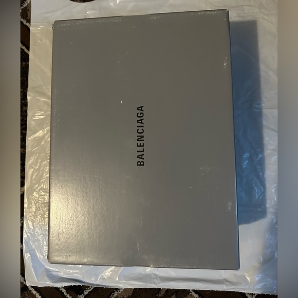 Brand New Balenciaga Speed Trainers Size EU 43
Selling for $750 - Picture 3 of 7